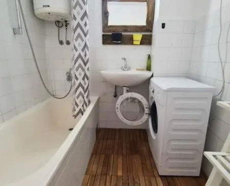 Appartement Comfortable 2 Bedroom With Free Parking *