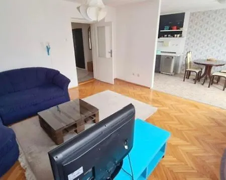 Comfortable 2 Bedroom With Free Parking Appartement