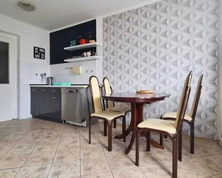 Comfortable 2 Bedroom With Free Parking